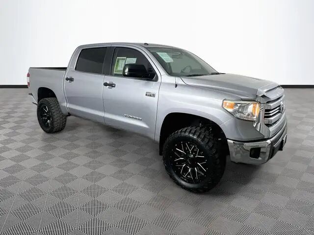 2017 Toyota Tundra SR5 — photo 1 of 13