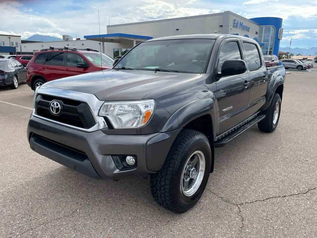 2015 Toyota Tacoma PreRunner V6 — photo 1 of 13