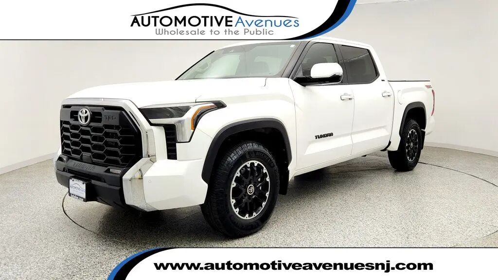 2022 Toyota Tundra SR5 — photo 1 of 13