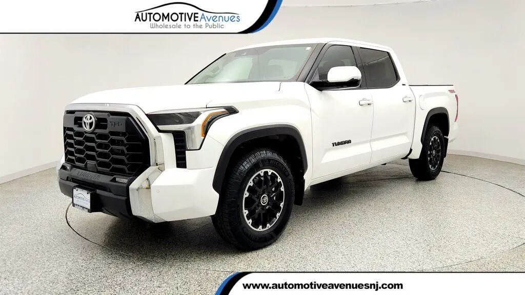 2022 Toyota Tundra SR5 — photo 1 of 13