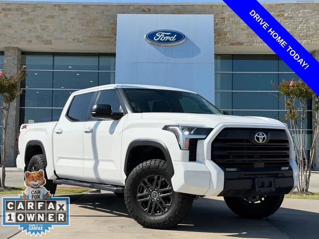 2024 Toyota Tundra SR5 — photo 1 of 18