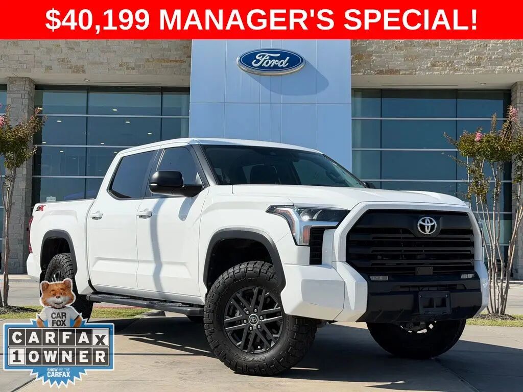 2024 Toyota Tundra SR5 — photo 1 of 10