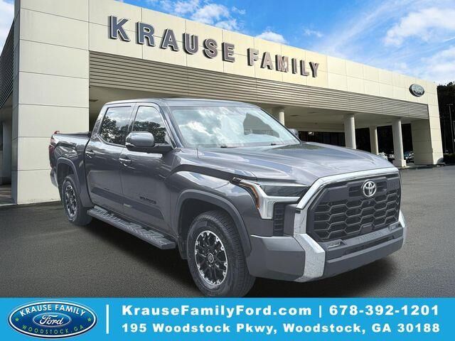 2022 Toyota Tundra SR5 — photo 1 of 11