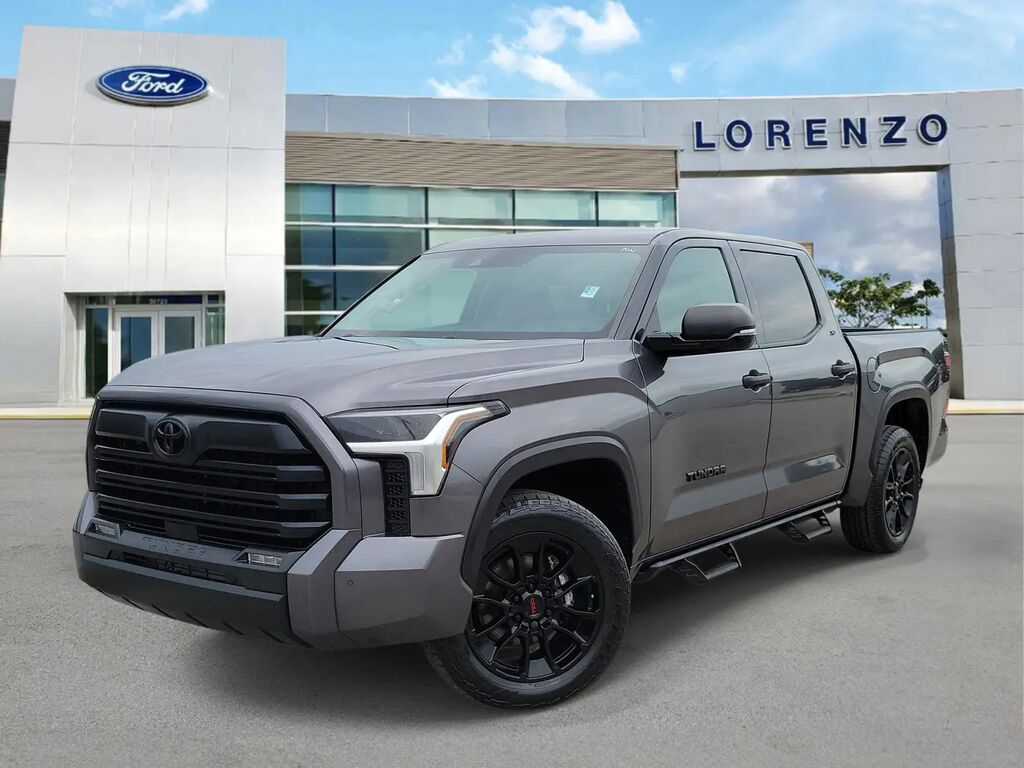 2023 Toyota Tundra SR5 — photo 1 of 13
