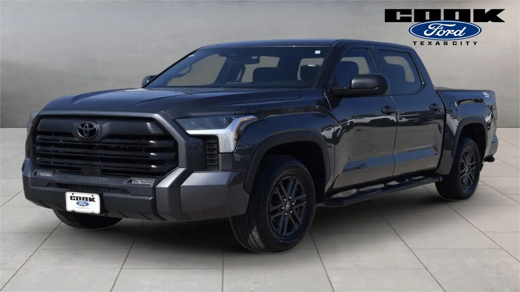 2025 Toyota Tundra SR5 — photo 1 of 13