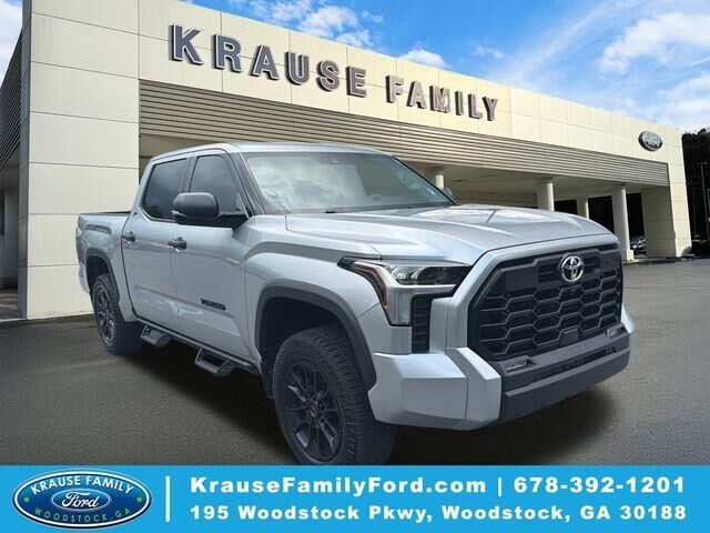 2022 Toyota Tundra SR5 — photo 1 of 11