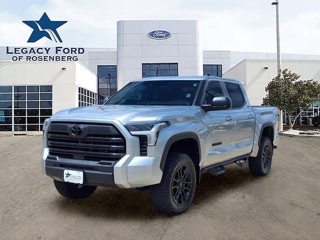 2024 Toyota Tundra SR5 — photo 1 of 1