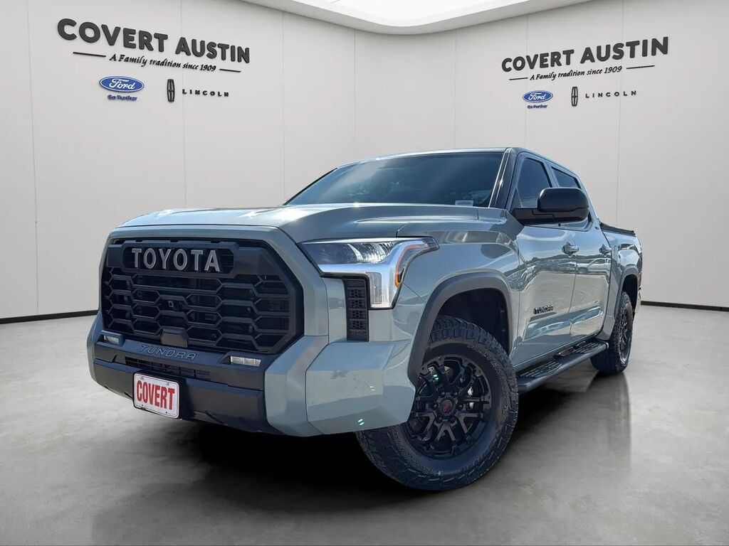 2022 Toyota Tundra SR5 — photo 1 of 13