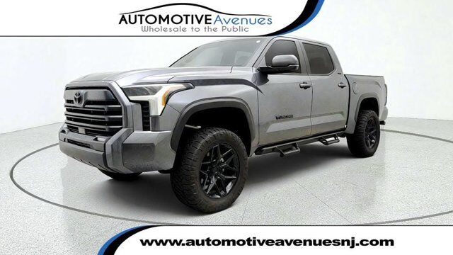 2024 Toyota Tundra 4WD SR5