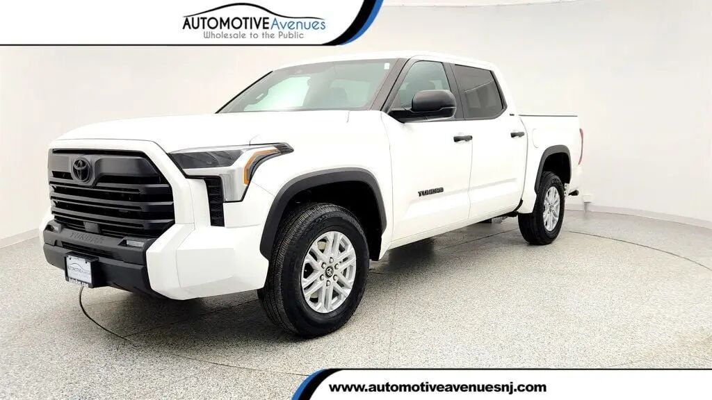2025 Toyota Tundra SR5 — photo 1 of 13
