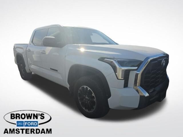 2024 Toyota Tundra SR5 — photo 1 of 13