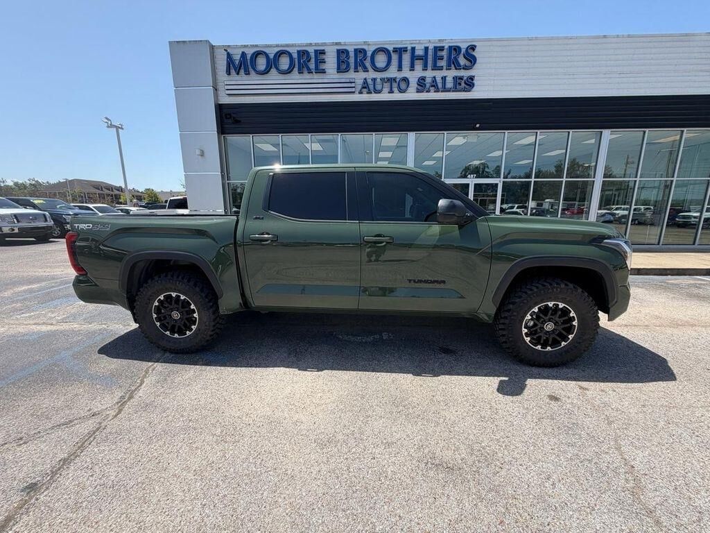 2022 Toyota Tundra 4WD — photo 1 of 2
