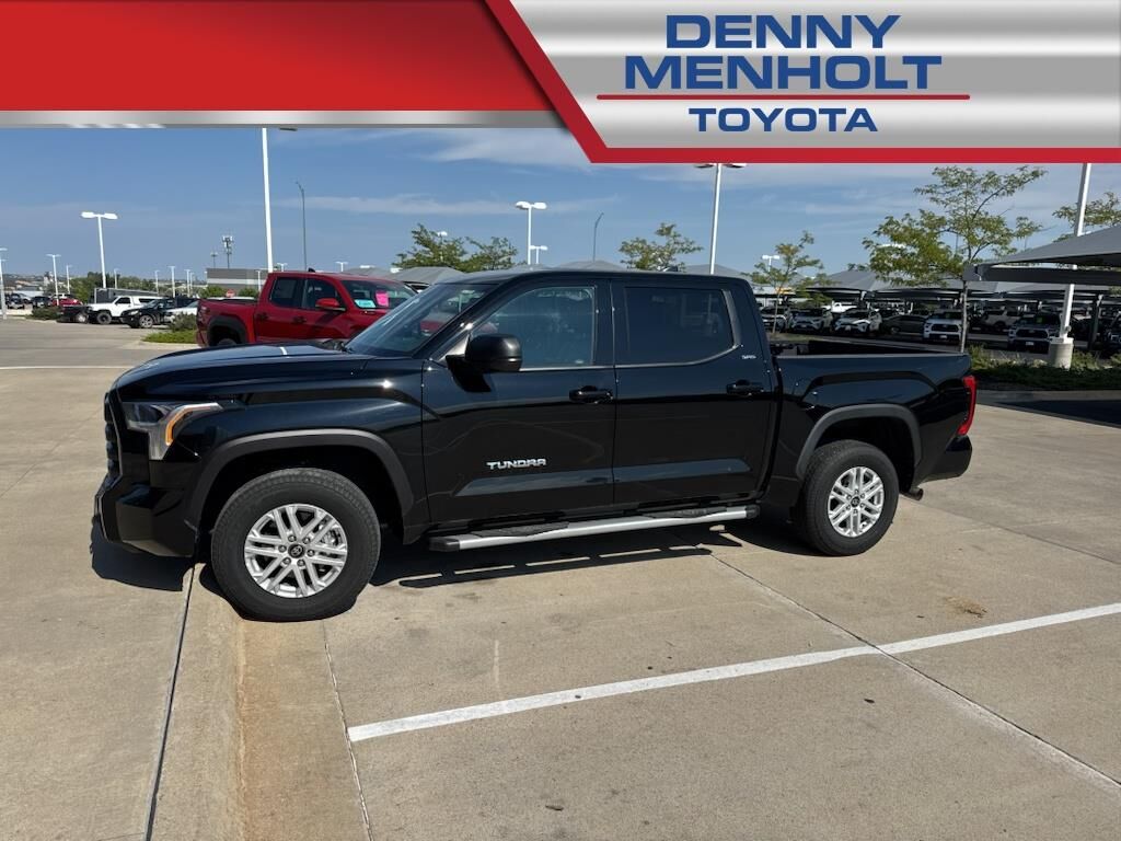 2025 Toyota Tundra SR5 — photo 1 of 13