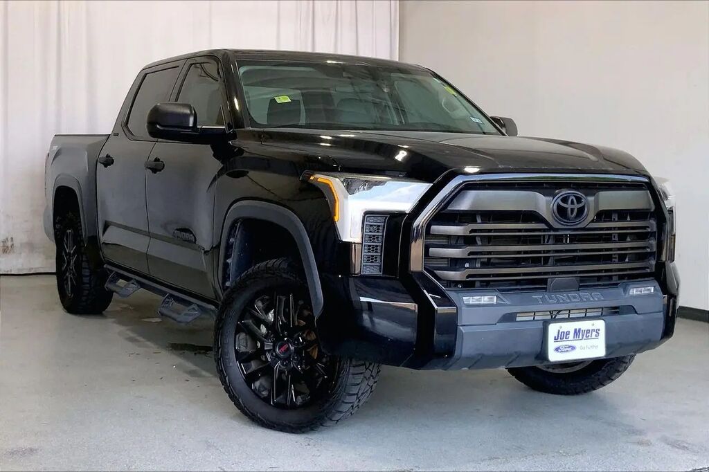 2022 Toyota Tundra SR5 — photo 1 of 13