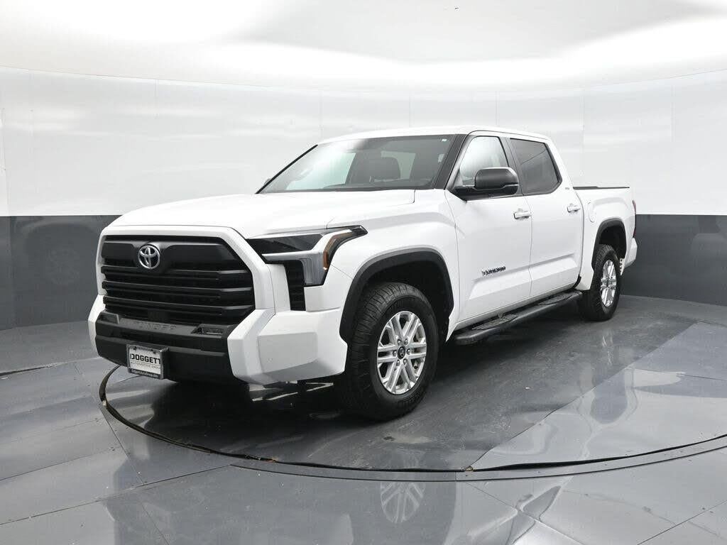 2025 Toyota Tundra SR5 — photo 1 of 1