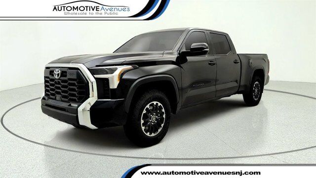 2022 Toyota Tundra 4WD SR5