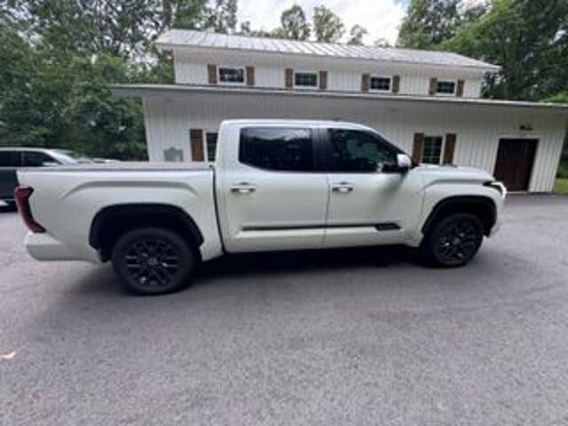 2024 Toyota Tundra Platinum HV