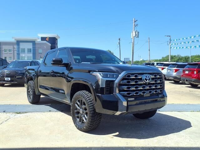 2024 Toyota Tundra Platinum HV