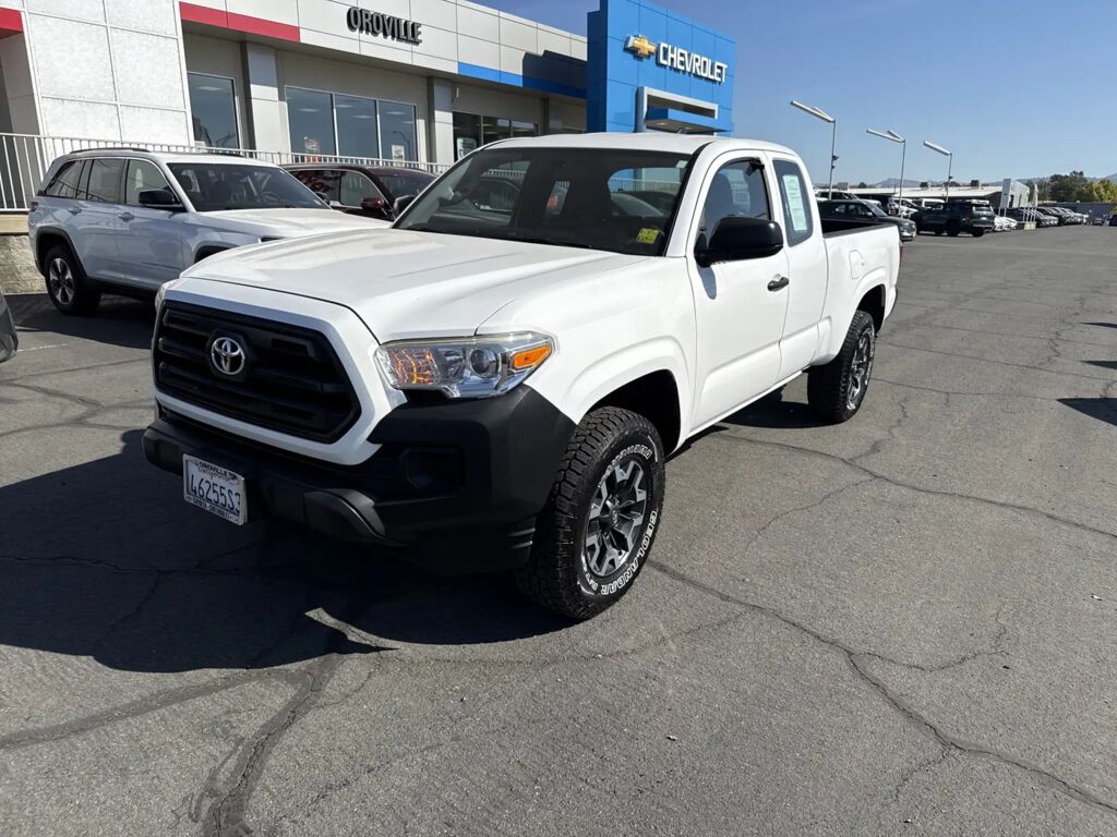 2017 Toyota Tacoma SR — photo 1 of 13