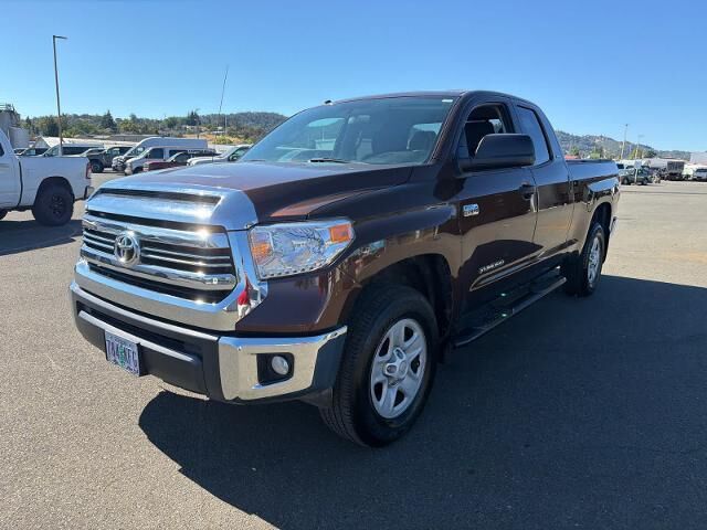 2017 Toyota Tundra SR5 — photo 1 of 13