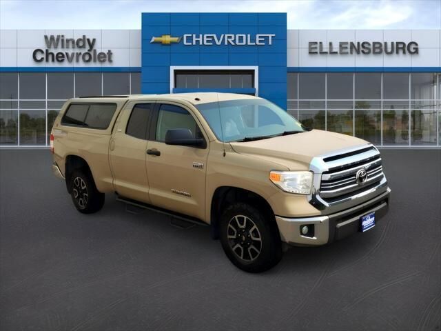 2017 Toyota Tundra SR5 — photo 1 of 3