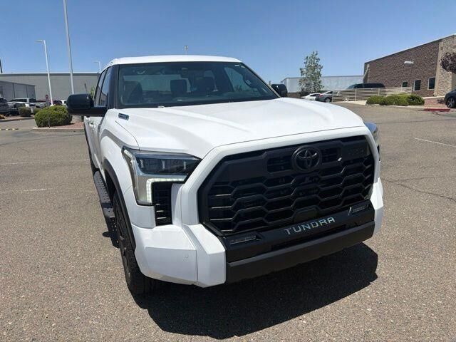 2025 Toyota Tundra Platinum HV