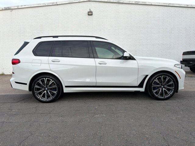 2022 BMW X7 M50i — photo 1 of 13