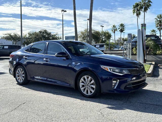2018 Kia Optima S — photo 1 of 13