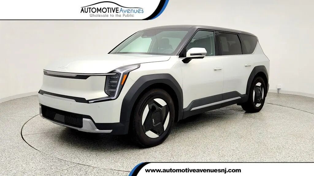 2026 Kia EV9 Light — photo 1 of 13