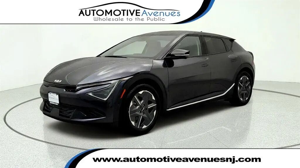 2025 Kia EV6 Wind — photo 1 of 13