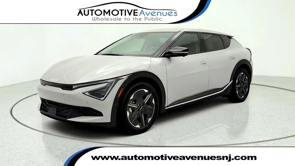 2025 Kia EV6 Wind — photo 1 of 13