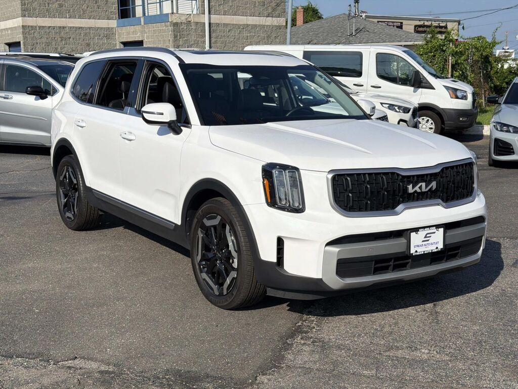 2024 Kia Telluride EX — photo 1 of 13