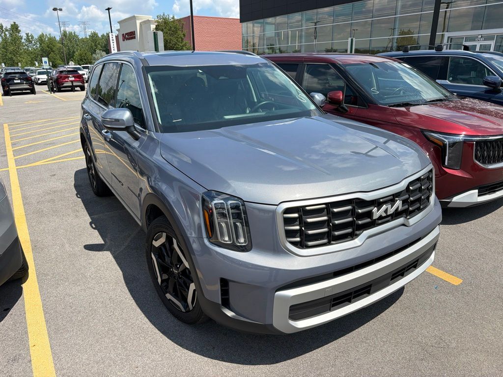 2025 Kia Telluride S — photo 1 of 9