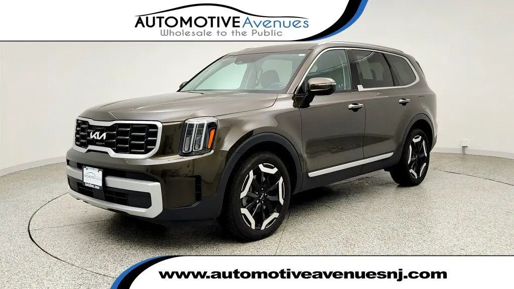 2024 Kia Telluride S — photo 1 of 13
