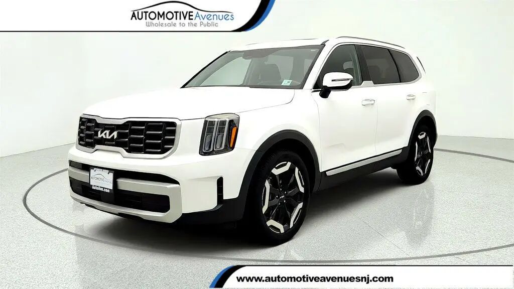 2024 Kia Telluride S — photo 1 of 13