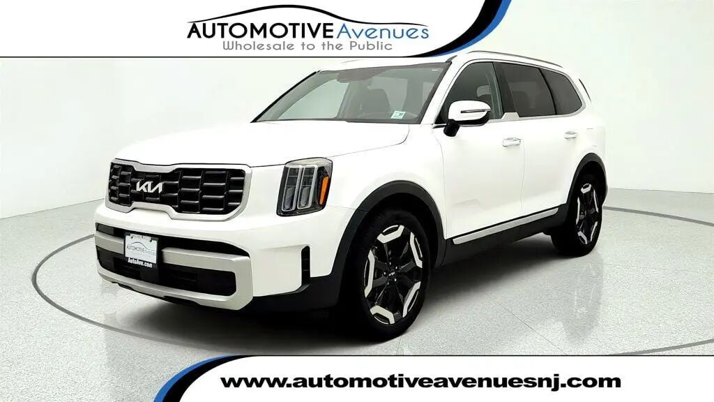 2024 Kia Telluride S — photo 1 of 13