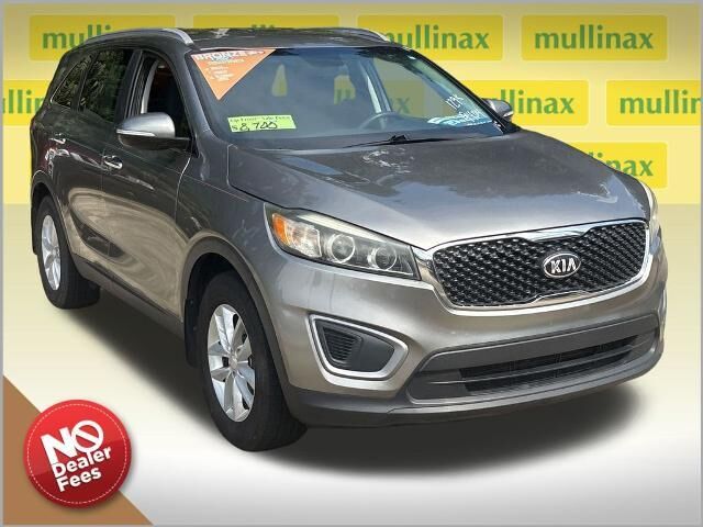 2017 Kia Sorento L — photo 1 of 3