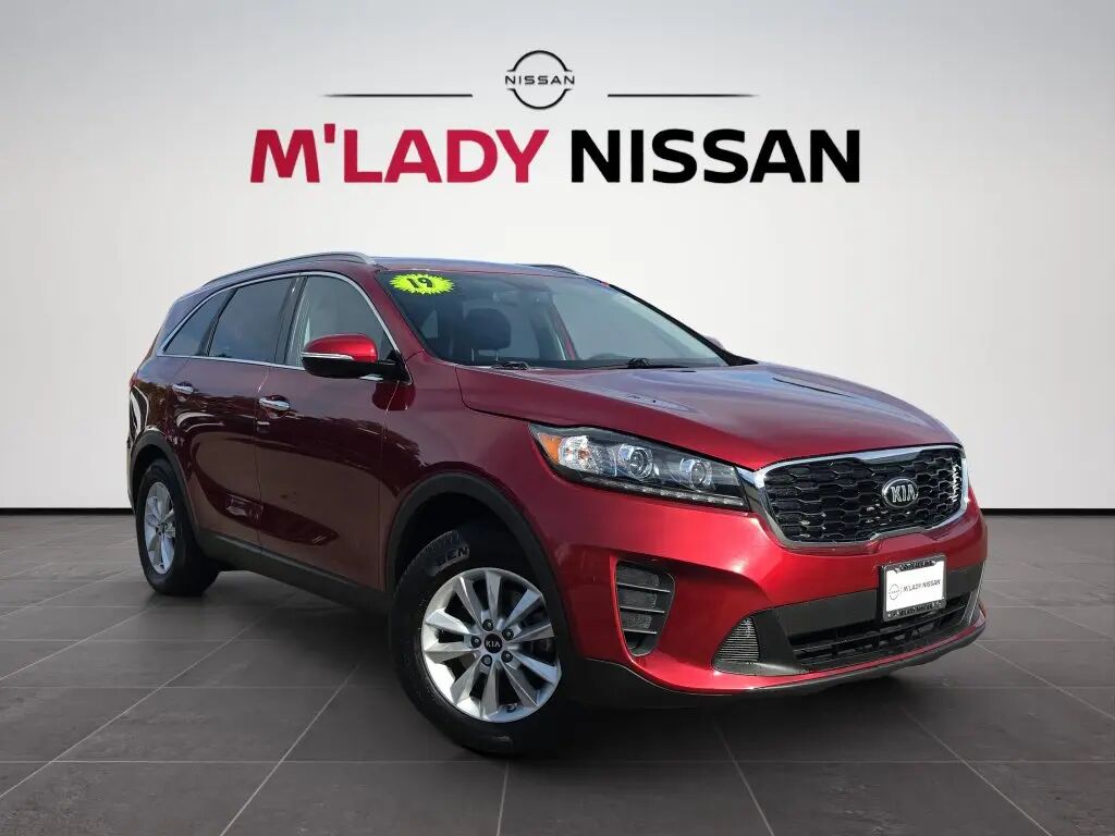 2019 Kia Sorento LX — photo 1 of 13
