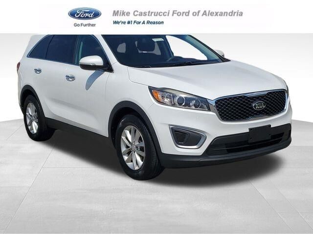 2017 Kia Sorento LX V6 — photo 1 of 13