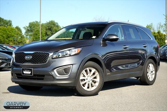 2017 Kia Sorento LX — photo 1 of 13