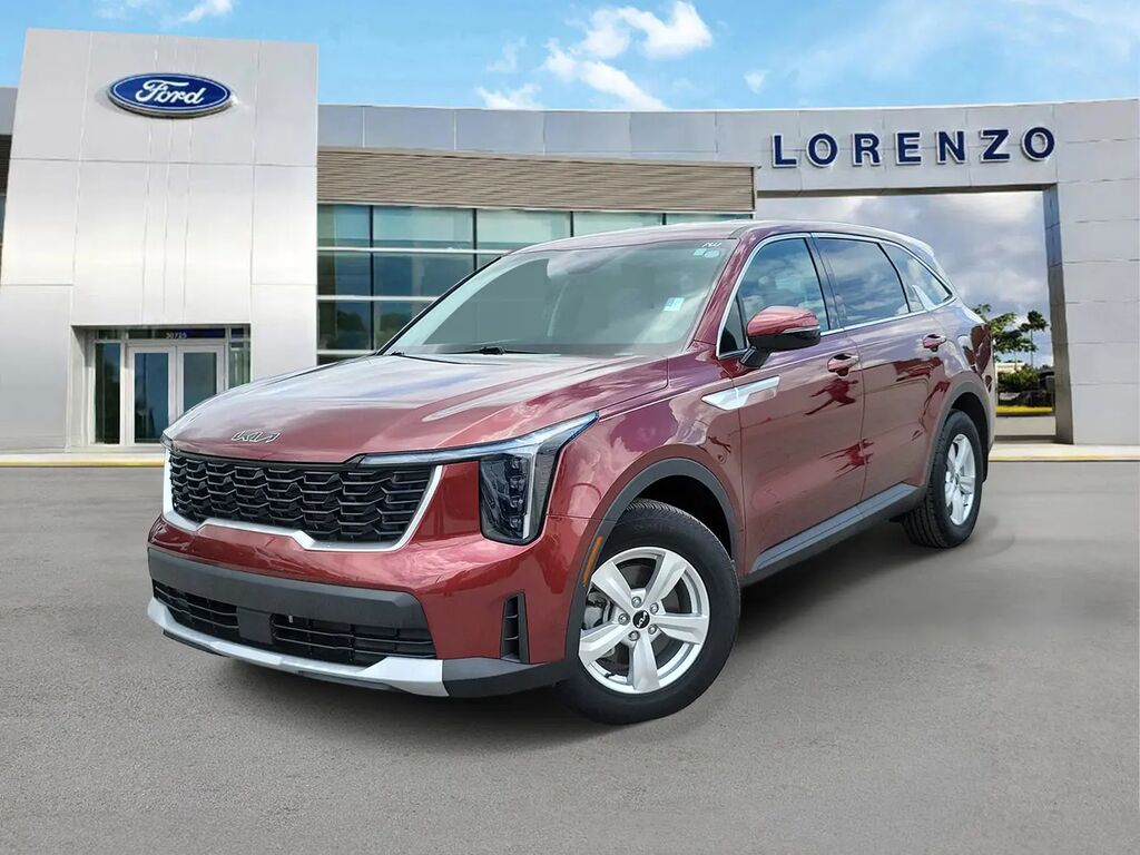 2024 Kia Sorento LX — photo 1 of 13