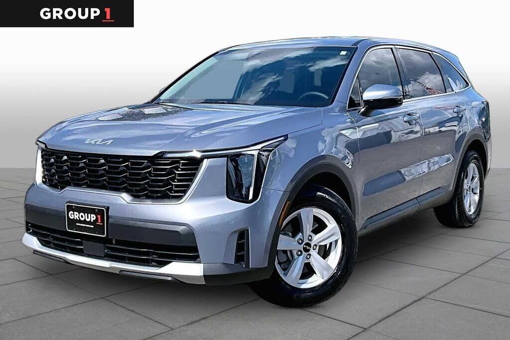 2025 Kia Sorento LX — photo 1 of 1