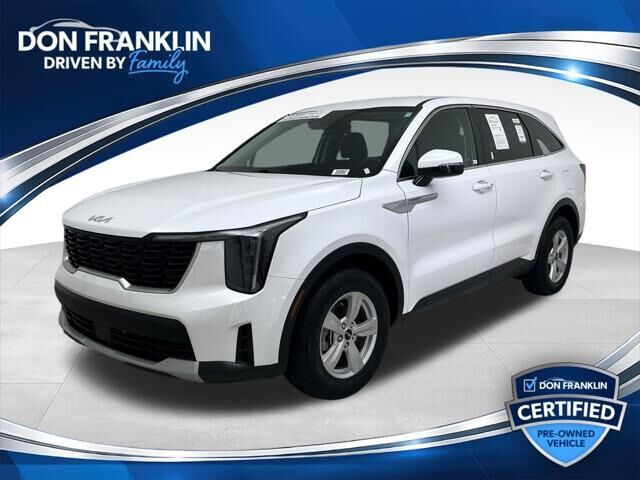 2025 Kia Sorento LX — photo 1 of 7