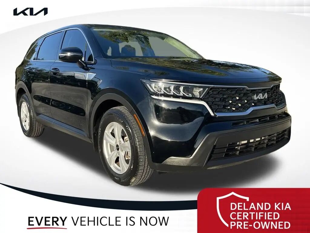2023 Kia Sorento LX — photo 1 of 13