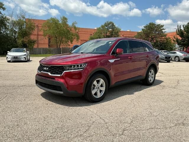 2023 Kia Sorento LX — photo 1 of 13