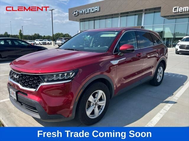 2022 Kia Sorento LX — photo 1 of 8