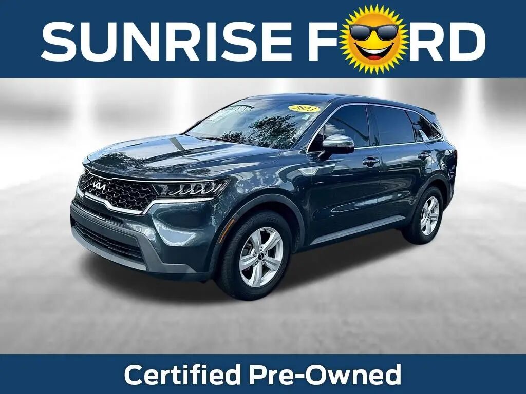 2023 Kia Sorento LX — photo 1 of 13