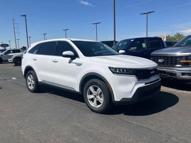 2022 Kia Sorento LX — photo 1 of 1