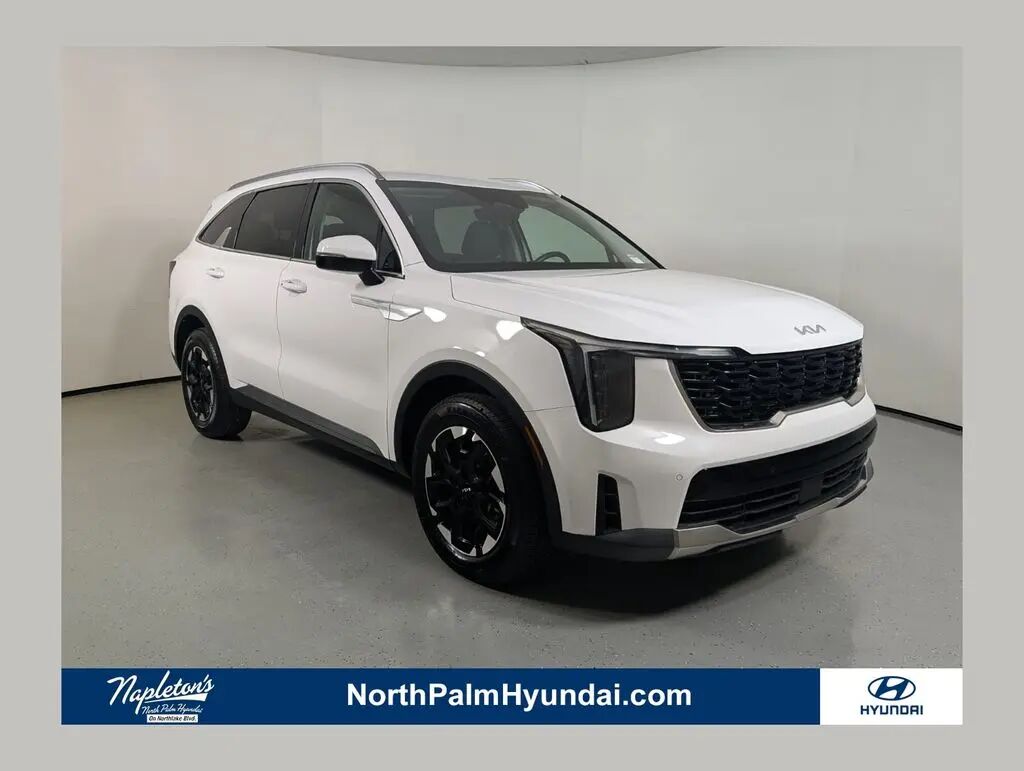 2024 Kia Sorento S — photo 1 of 13