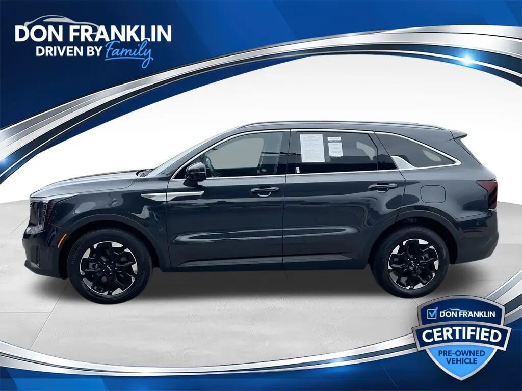2025 Kia Sorento S — photo 1 of 13